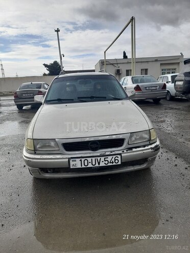 Opel Astra 1996, 418,000 km - 1.6 l - Sumqayıt