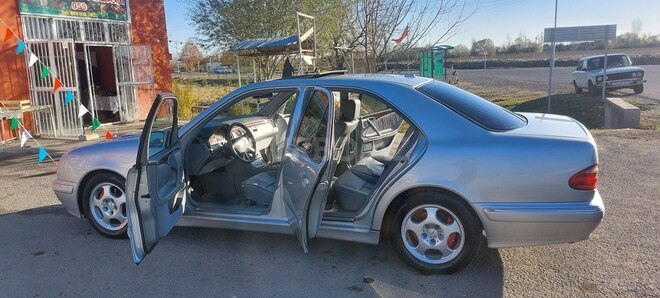 Mercedes E 240 2001, 334,000 km - 2.4 l - Tərtər