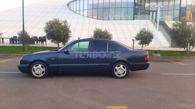 Mercedes E 220 1997, 460,000 km - 2.2 l - Sumqayıt