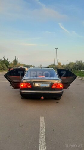 Mercedes E 220 1997, 460,000 km - 2.2 l - Sumqayıt