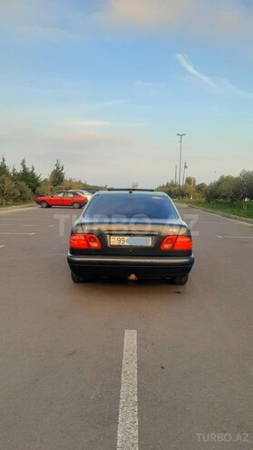 Mercedes E 220 1997, 460,000 km - 2.2 l - Sumqayıt