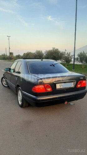 Mercedes E 220 1997, 460,000 km - 2.2 l - Sumqayıt