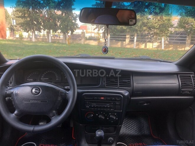 Opel Vectra 1996, 330,000 km - 2.0 l - Qazax