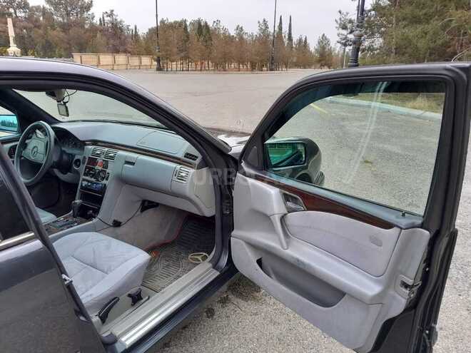 Mercedes E 230 1995, 257,000 km - 2.3 l - Gəncə