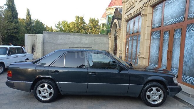 Mercedes E 230 1991, 230,000 km - 2.3 л - Zaqatala