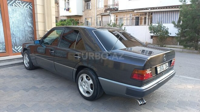 Mercedes E 230 1991, 230,000 km - 2.3 л - Zaqatala