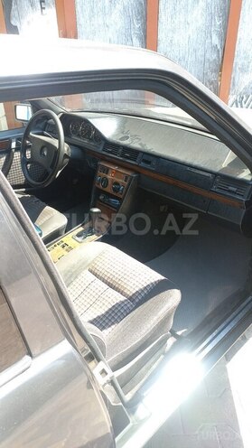 Mercedes E 230 1991, 230,000 km - 2.3 л - Zaqatala
