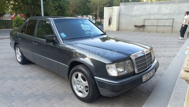 Mercedes E 230 1991, 230,000 km - 2.3 л - Zaqatala