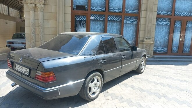 Mercedes E 230 1991, 230,000 km - 2.3 л - Zaqatala