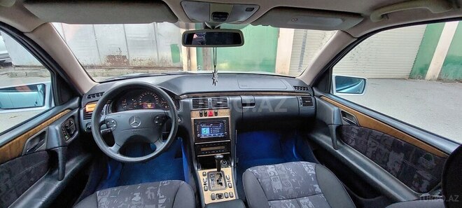 Mercedes E 240 1998, 130,000 km - 2.4 l - Bakı