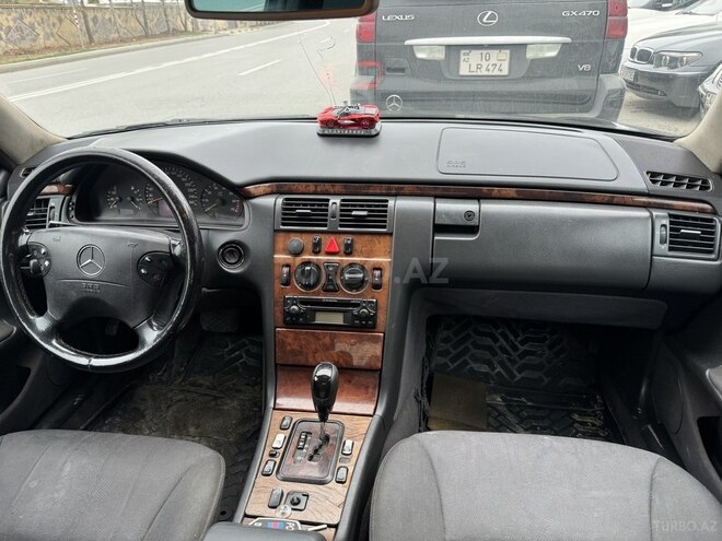 Mercedes E 200 2000, 393,900 km - 2.0 l - Bakı