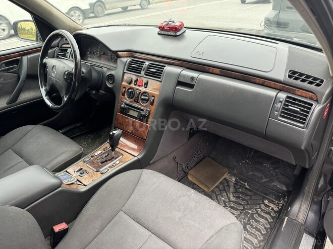 Mercedes E 200 2000, 393,900 km - 2.0 l - Bakı