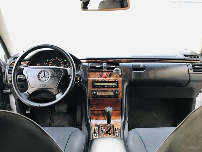 Mercedes E 240 1999, 384,000 km - 2.4 l - Sumqayıt