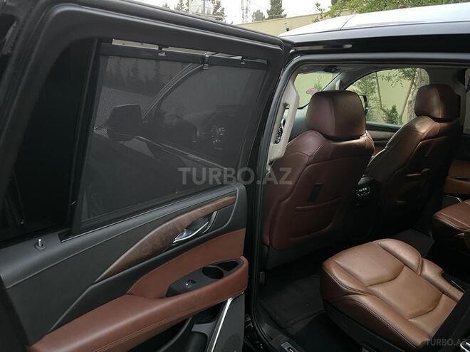 Cadillac Escalade-11