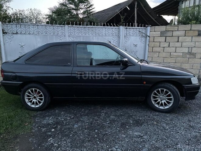 Ford Escort 1993, 200,000 km - 1.8 l - Zaqatala