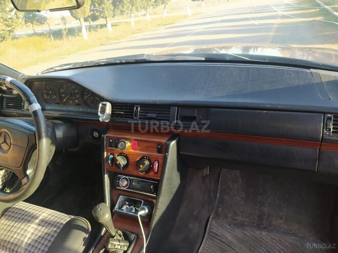 Mercedes E 200 1993, 256,355 km - 2.0 l - İmişli