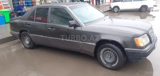 Mercedes E 280 1993, 325,680 km - 2.8 l - Xudat