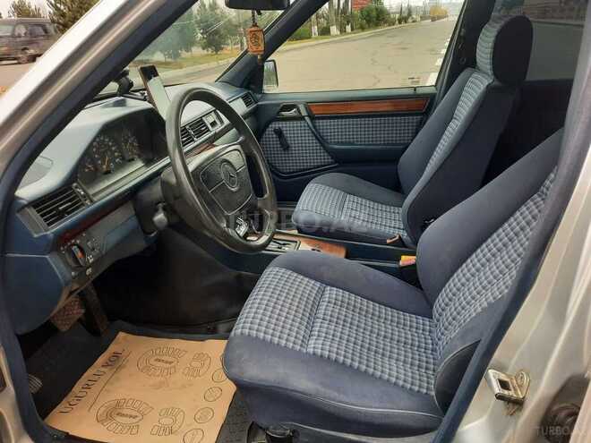 Mercedes E 220 1993, 478,240 km - 2.2 л - Qazax