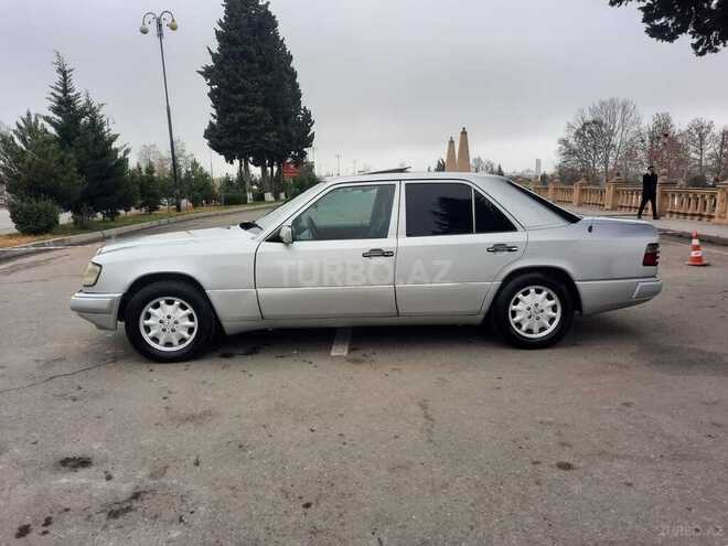 Mercedes E 220 1993, 478,240 km - 2.2 л - Qazax
