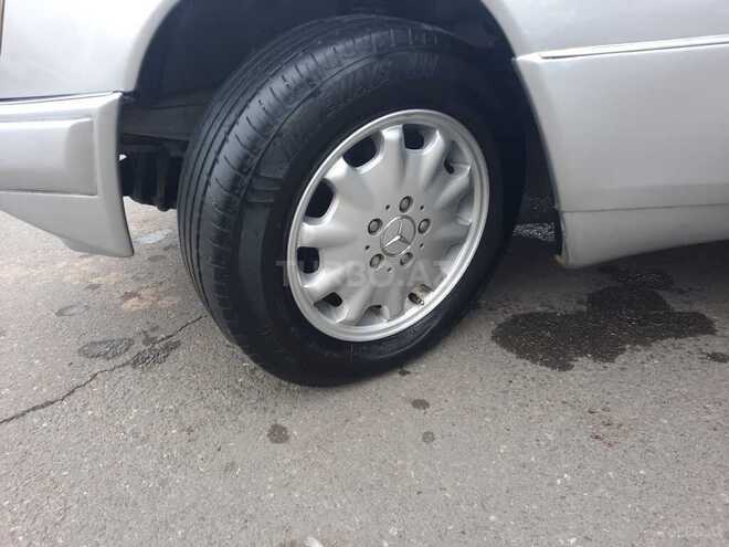 Mercedes E 220 1993, 478,240 km - 2.2 л - Qazax