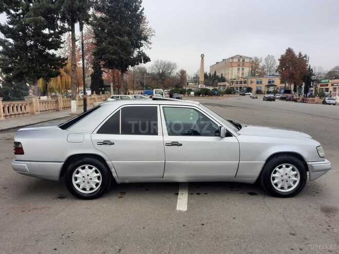 Mercedes E 220 1993, 478,240 km - 2.2 л - Qazax