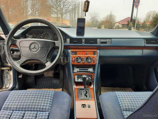 Mercedes E 220 1993, 478,240 km - 2.2 л - Qazax