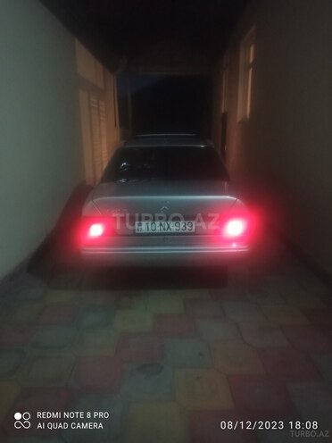 Mercedes E 220 1993, 478,240 km - 2.2 л - Qazax
