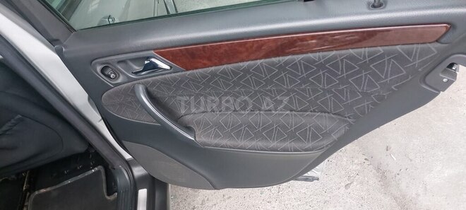 Mercedes C 200 2000, 233,400 km - 2.0 l - Bakı