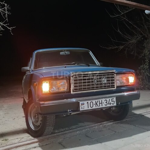 LADA (VAZ) 2107 2001, 95,000 km - 1.6 l - Salyan
