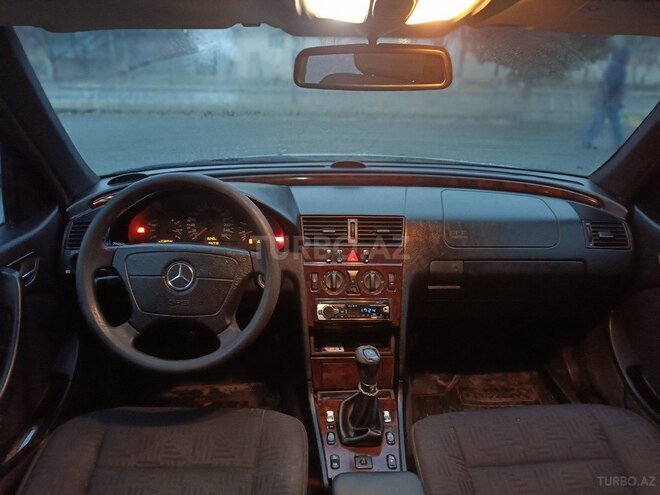 Mercedes C 200 2000, 156,700 km - 2.0 л - İsmayıllı