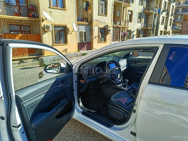 Hyundai Elantra 2016, 184,113 km - 1.6 l - Bakı