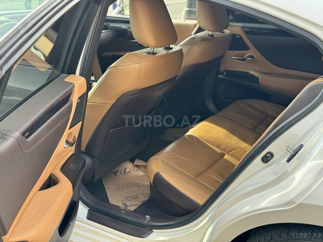 Lexus ES 300h 2021, 31,000 km - 2.5 л - Bakı