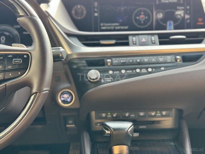 Lexus ES 300h 2021, 31,000 km - 2.5 л - Bakı