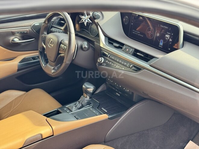 Lexus ES 300h 2021, 31,000 km - 2.5 л - Bakı