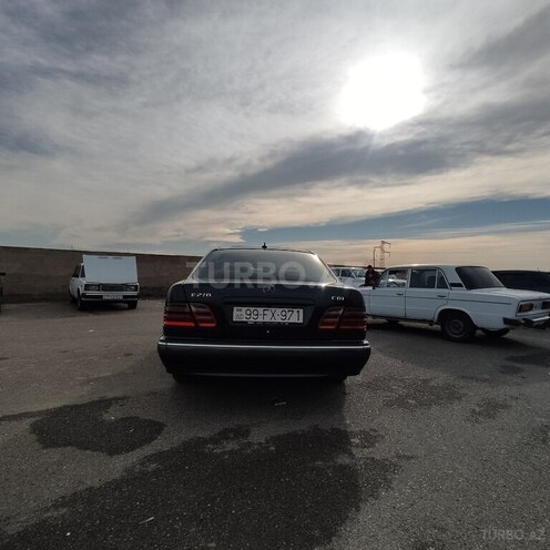 Mercedes E 270 1999, 421,172 km - 2.7 л - Bakı