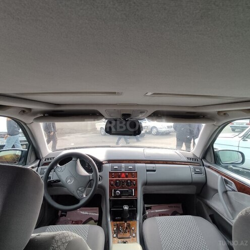Mercedes E 270 1999, 421,172 km - 2.7 л - Bakı