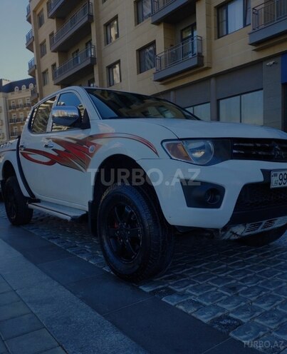 Mitsubishi L200 2012, 403,000 km - 2.5 l - Bakı
