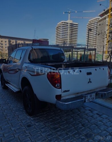 Mitsubishi L200 2012, 403,000 km - 2.5 l - Bakı