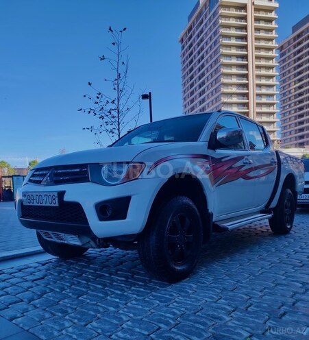 Mitsubishi L200 2012, 403,000 km - 2.5 l - Bakı