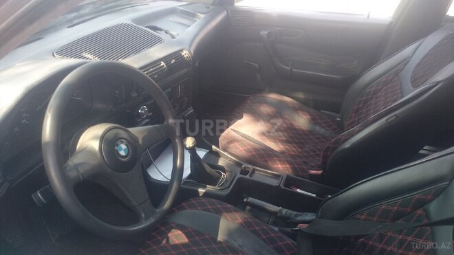 BMW 520 1989, 280,647 km - 2.0 л - Qusar