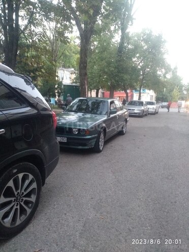 BMW 520 1989, 280,647 km - 2.0 л - Qusar