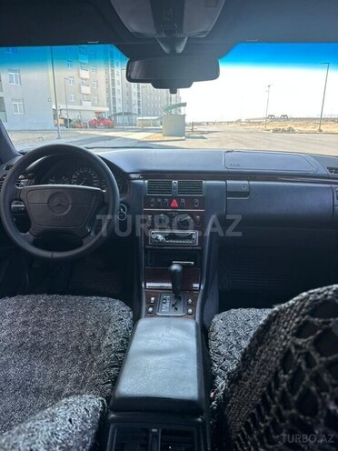 Mercedes E 230 1997, 235,632 km - 2.3 l - Bakı