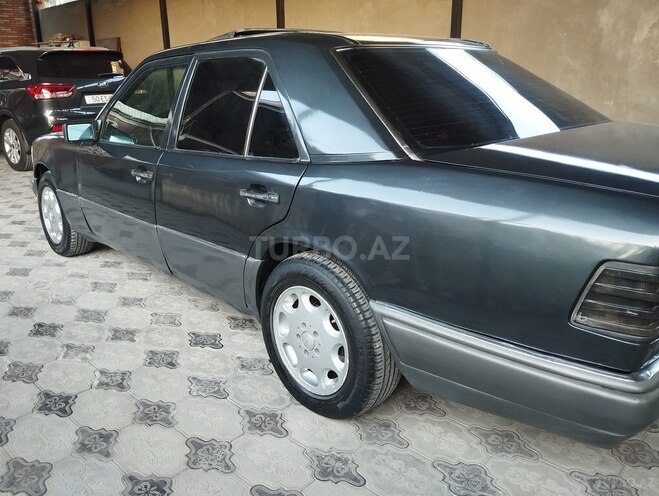 Mercedes E 220 1995, 589,633 km - 2.2 l - Sumqayıt