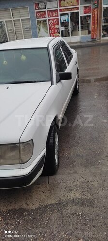 Mercedes E 200 1989, 350,000 km - 2.0 l - Qusar