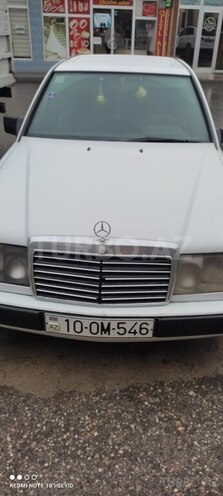 Mercedes E 200 1989, 350,000 km - 2.0 l - Qusar
