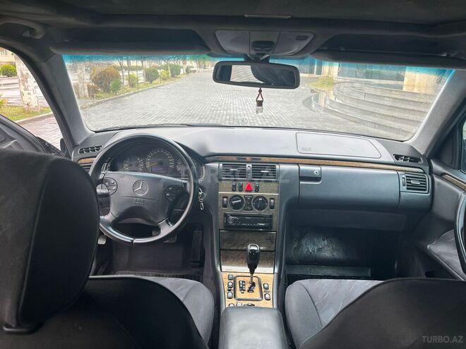 Mercedes E 220 2002, 100,000 km - 2.2 l - Bakı