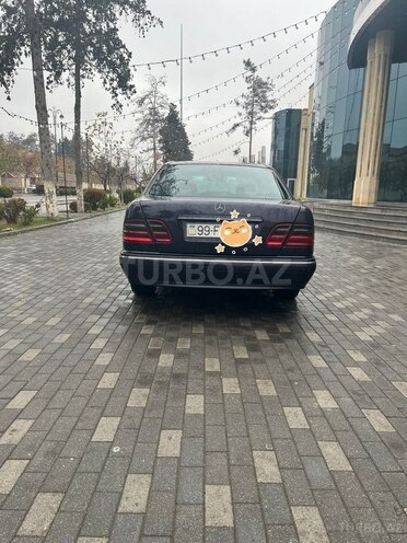 Mercedes E 220 2002, 100,000 km - 2.2 l - Bakı
