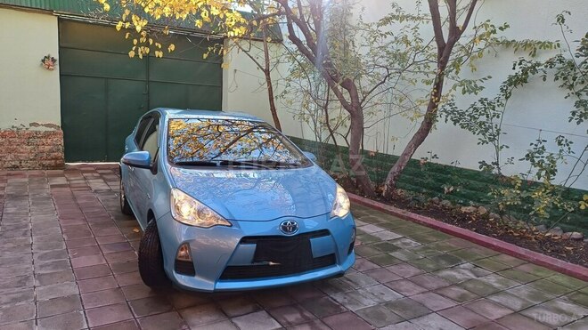 Toyota Prius C 2014, 69,000 km - 1.5 л - Gəncə