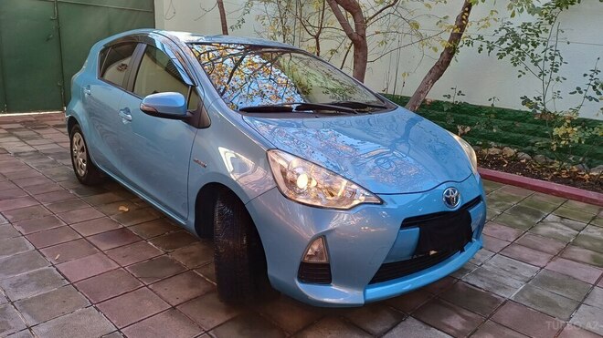 Toyota Prius C 2014, 69,000 km - 1.5 л - Gəncə