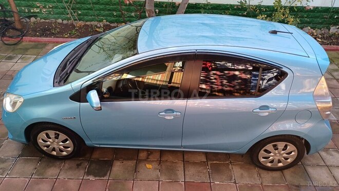 Toyota Prius C 2014, 69,000 km - 1.5 л - Gəncə